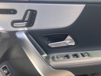 MERCEDES-BENZ CLA - 9