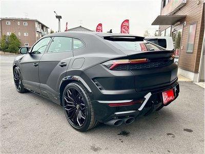 LAMBORGHINI URUS - 6