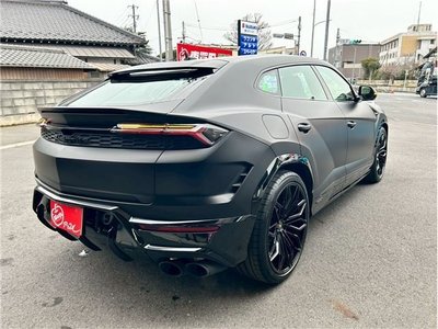 LAMBORGHINI URUS - 5