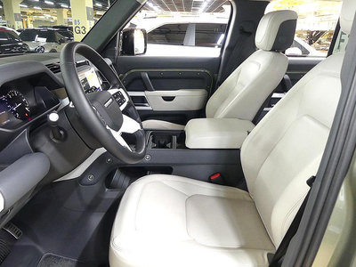 LAND ROVER DEFENDER - 4
