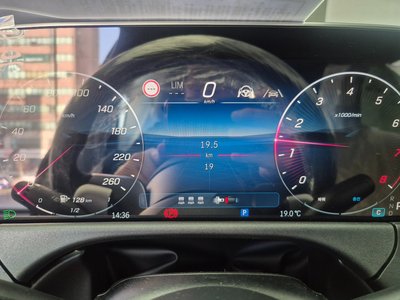 MERCEDES-BENZ E-CLASS - 8