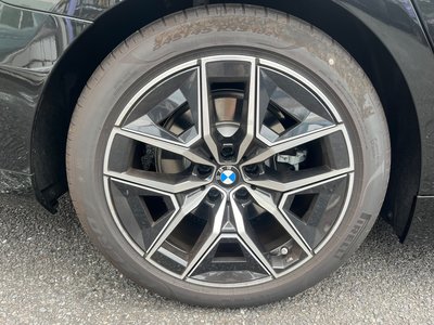 صورة مصغرة 32 لـ 2026 BMW 5 SERIES