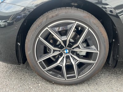 صورة مصغرة 34 لـ 2026 BMW 5 SERIES