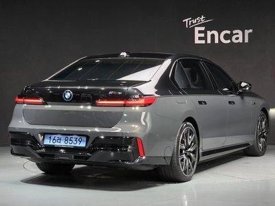 صورة 3 لـ 2024 BMW I7