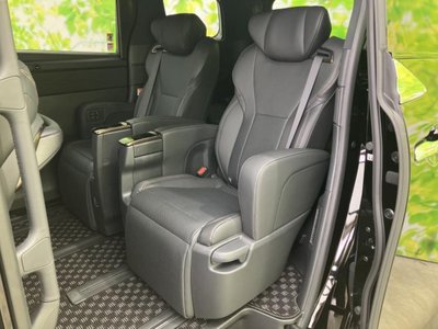 2025 Toyota ALPHARD — фото 8