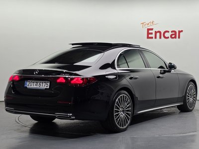 MERCEDES-BENZ E-CLASS - 4