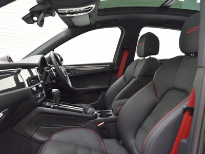 PORSCHE MACAN - 8
