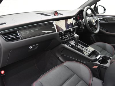 PORSCHE MACAN - 9