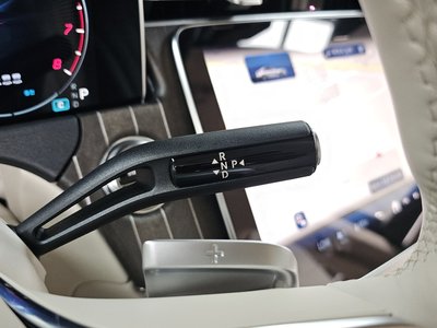 MERCEDES-BENZ E-CLASS - 9