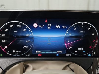 MERCEDES-BENZ E-CLASS - 8