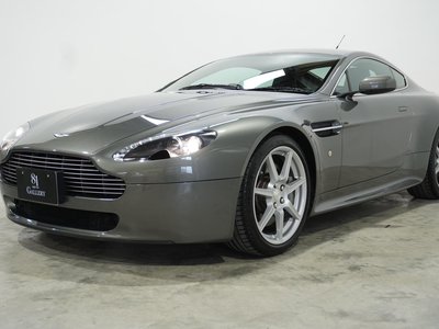 ASTON MARTIN V8 - 1