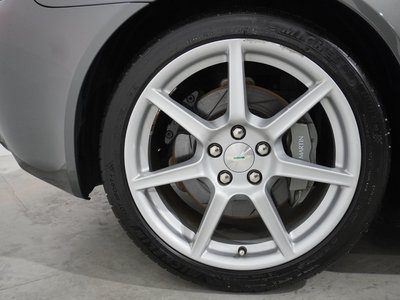 ASTON MARTIN V8 - 10