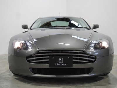 ASTON MARTIN V8 - 2