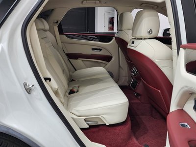 2024 Bentley BENTAYGA — миниатюра 17