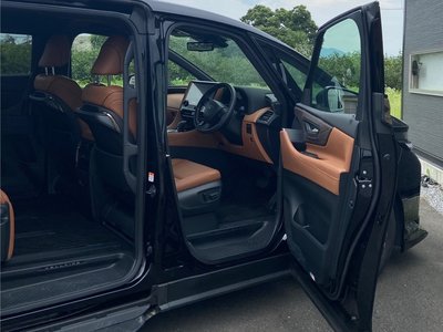 2025 Toyota VELLFIRE photo 5