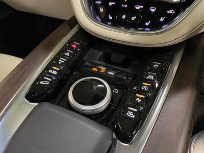 صورة 37 لـ 2021 Aston Martin DBX