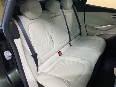 صورة 30 لـ 2021 Aston Martin DBX