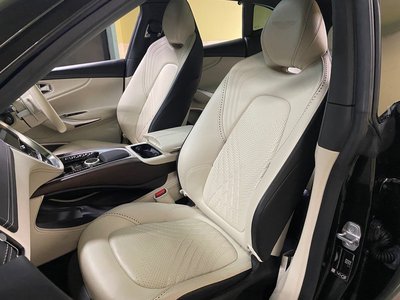 صورة 23 لـ 2021 Aston Martin DBX