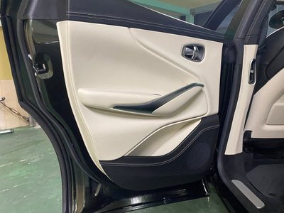 صورة 31 لـ 2021 Aston Martin DBX