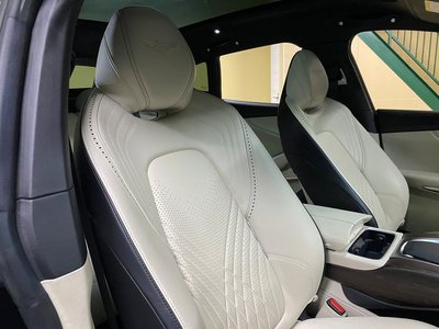 صورة 21 لـ 2021 Aston Martin DBX