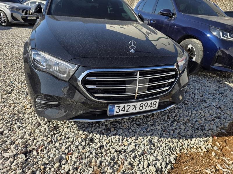 MERCEDES-BENZ E-CLASS - View 1