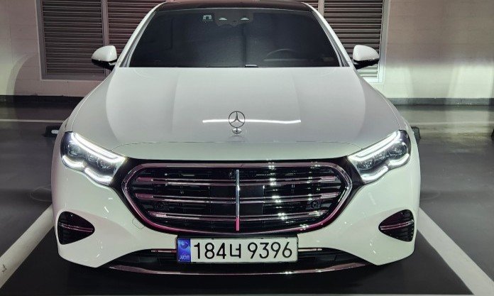 MERCEDES-BENZ E-CLASS - View 1