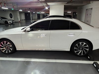 MERCEDES-BENZ E-CLASS - 2