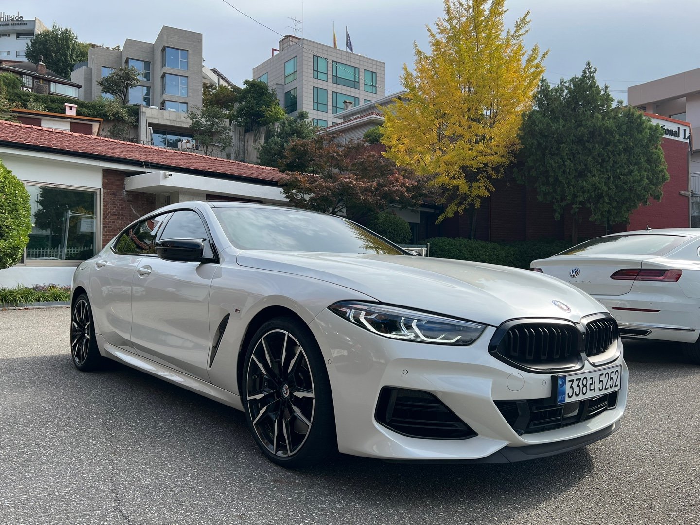 BMW 8 SERIES - View 1