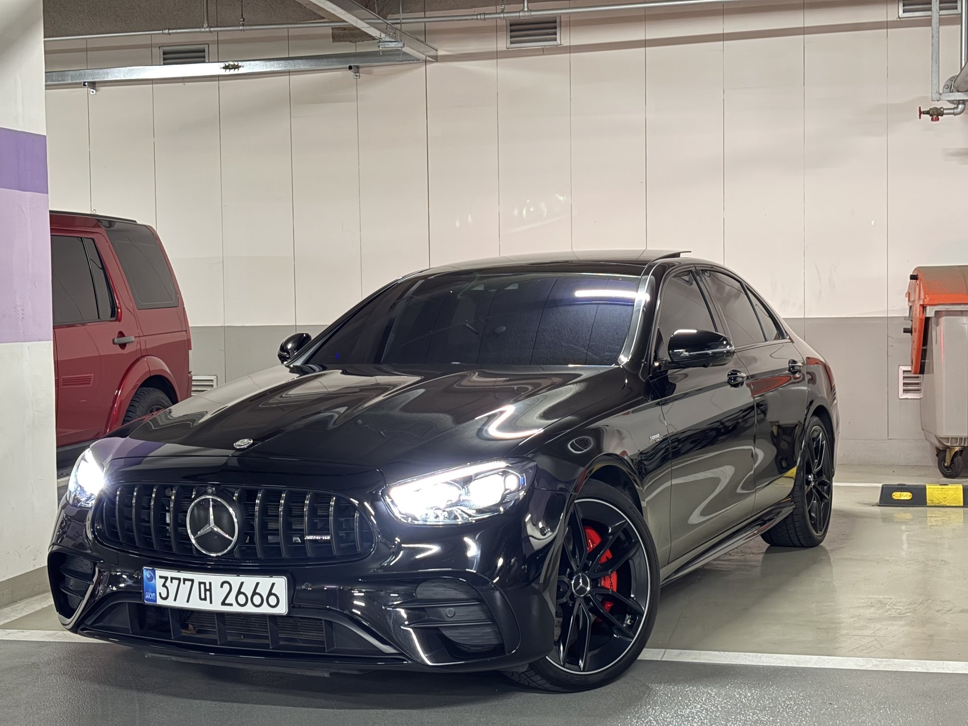 MERCEDES-BENZ E-CLASS - View 1