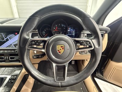 PORSCHE MACAN - 10
