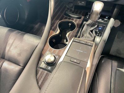 صورة مصغرة 24 لـ 2020 Lexus RX