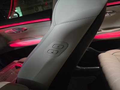 2026 Genesis GV70 — миниатюра 18