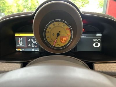 FERRARI 458 - 8