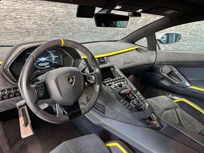 LAMBORGHINI AVENTADOR - 10