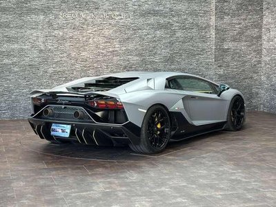 LAMBORGHINI AVENTADOR - 2