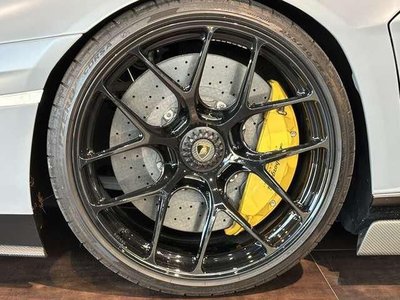 LAMBORGHINI AVENTADOR - 9