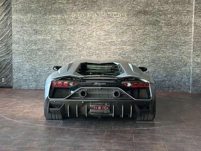 LAMBORGHINI AVENTADOR - 8