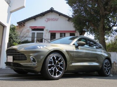 ASTON MARTIN DBX