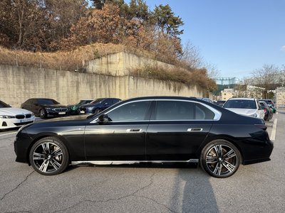 BMW I7 - 6