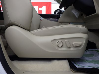 2023 Toyota LAND CRUISER 300 — миниатюра 32