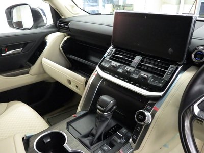 2023 Toyota LAND CRUISER 300 — миниатюра 34