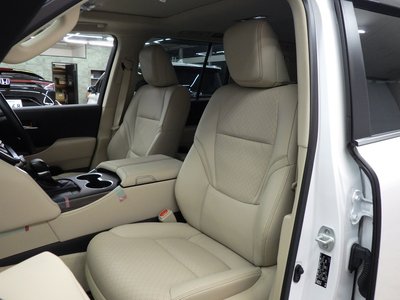 2023 Toyota LAND CRUISER 300 — миниатюра 13