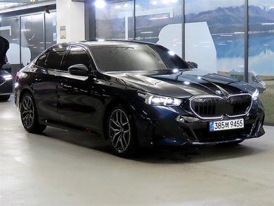 2026 BMW 5 SERIES photo 1