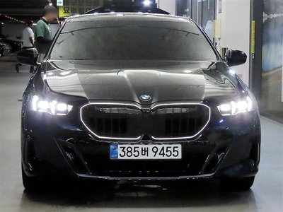 2026 BMW 5 SERIES photo 4