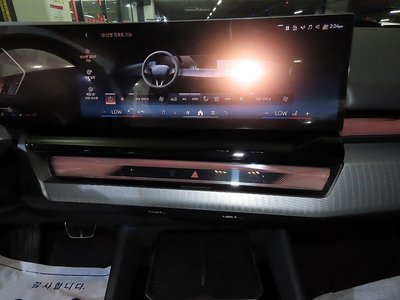 2026 BMW 5 SERIES thumbnail 11
