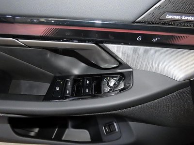 2026 BMW 5 SERIES thumbnail 13