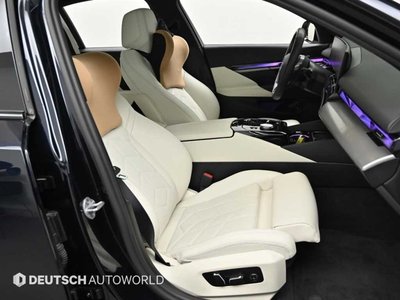 2025 BMW 5 SERIES — фото 10
