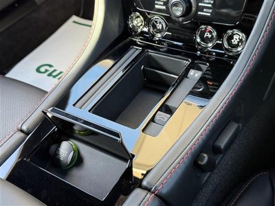 ASTON MARTIN V8 - 10