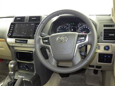 TOYOTA LAND CRUISER PRADO - 9