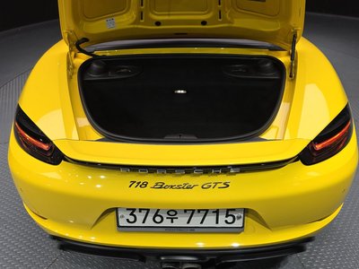 2018 Porsche 718 thumbnail 26